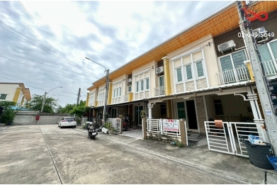 90900, ขายทาวน์โฮม 2 ชั้น โกลเด้นทาวน์ 1 อ่อนนุช-ลาดกระบัง 16.3 ตารางวา ใกล้สนามบินสุวรรณภูมิ ซอยวัดลานบุญ