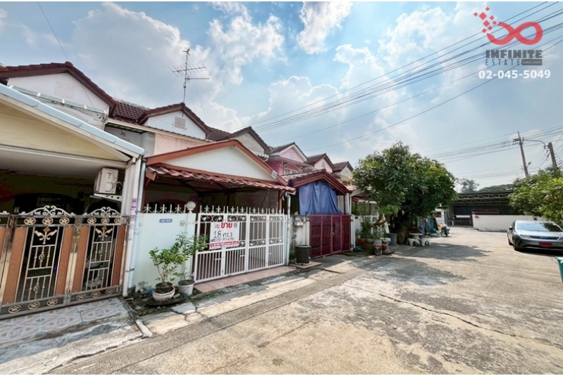 ขายทาวน์เฮาส์  ม.กรุงทอง นวมินทร์ 111 พร้อมอยู่  2 ชั้น 18 ตรว.ใกล้ BTS สีชมพู