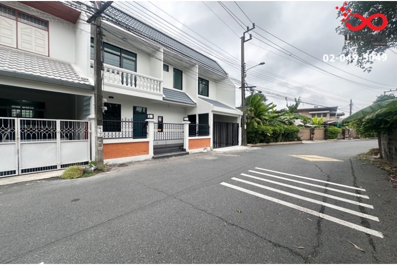 ขายทาวน์เฮาส์ 2 ชั้น 24 ตร.ว. หลังริม ซอยนวมินทร์ 129 ถนนนวมินทร์ บ้านสวย พร้อมเข้าอยู่