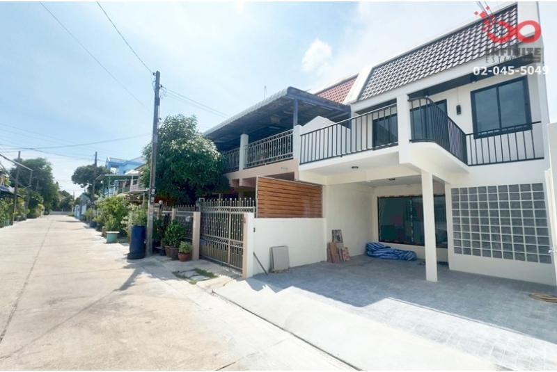 ขายทาวน์เฮ้าส์ 2 ชั้น 22 ตรว. รีโนเวทใหม่ ซอยอ่อนนุช 40 สุขุมวิท 77 ใกล้ BTS  