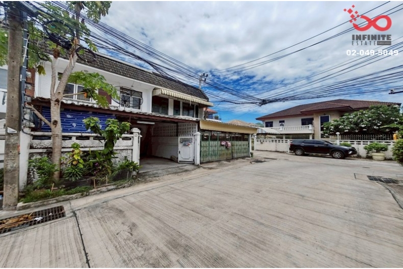 ขายทาวน์เฮาส์ ซอยวิภาวดี 20-ลาดพร้าว 18 หมู่บ้านอยู่เจริญ 2 ชั้น 24 ตร.ว.