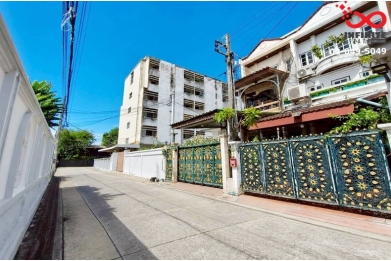 93879, ขายทาวน์เฮ้าส์ 3 ชั้น 27.9 ตร.ว  ซอยรัชดาภิเษก 32 - ลาดพร้าว 35 ใกล้ MRT