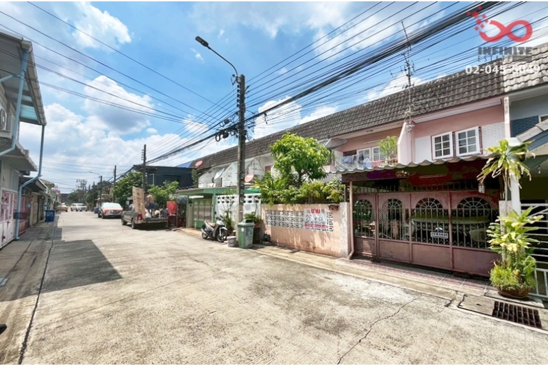 ขายทาวน์เฮาส์ 2 ชั้น 26 ตร.ว. สุขุมวิท 77  ซอยอ่อนนุช 50 สวนหลวง ใกล้ BTS อ่อนนุช