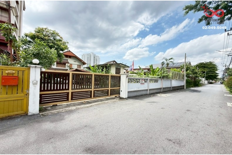 ขายบ้านเดี่ยว 2 ชั้น 2 หลัง 128 ตร.ว. ถนนนางลิ้นจี่ - นราธิวาสราชนครินทร์ ทุ่งมหาเมฆ เขตสาทร 