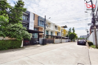 93823, ขายทาวน์เฮาส์ 3 ชั้น 45 ตร.ว. หมู่บ้านดีวัน  อ่อนนุช 74/1 ใกล้รถไฟฟ้าสายสีเหลือง สถานีศรีนุช