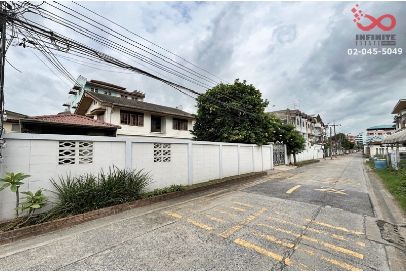 ขายบ้านเดี่ยว 2 ชั้น 102 ตร.ว. ลาดพร้าว 110 แยก 4 ใกล้รถไฟฟ้าและทางด่วน