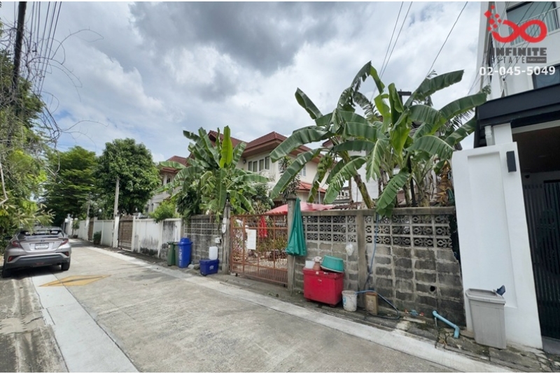 ขายที่ดินพร้อมบ้าน 2 ชั้น 56 ตร.ว. ซอยลาดพร้าว 64 วังทองหลาง ใกล้ MRT สายสีเหลือง 
