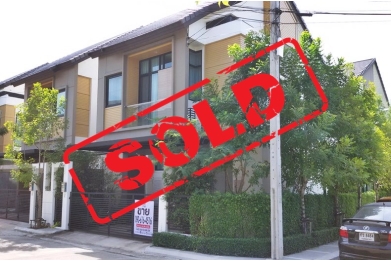 80894, ขายบ้านแฝด หมู่บ้านเปี่ยมสุข แจ้งวัฒนะ ถนนศรีสมาน หลังมุม