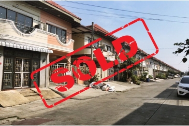 80937, บ้านแฝด หมู่บ้านรุ่งกิจ วิลล่า 11 ถนนร่มเกล้า ซอยร่มเกล้า32