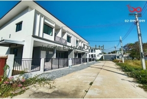 88021, ขายทาวน์โฮม 2 ชั้น หมู่บ้านบ้านสวนปาริชาติ ถนนกาญจนาภิเษก