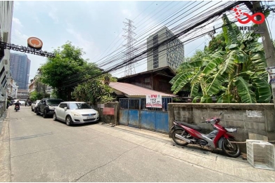 89181, ขายที่ดินพร้อมสิ่งปลูกสร้าง 123 ตารางวา ซอยลาดพร้าว 1/1 ใกล้ MRT พหลโยธิน