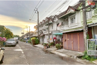 90792, ขายทาวน์เฮาส์ 2 ชั้น 23.7 ตารางวา หมู่บ้านเจษฎา 3 ซอยพหลโยธิน 48 แยก 20 ถนนพหลโยธิน ใกล้ BTS สายสีเขียว (สถานีสายหยุด) 