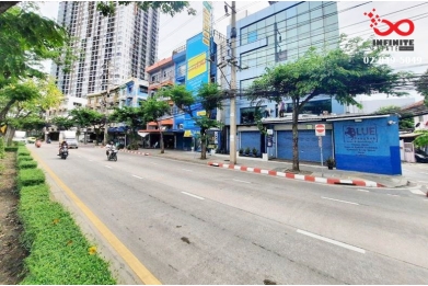 91303, ให้เช่าอาคารพาณิชย์ 4.5 ชั้น 39 ตารางวา ทำเลเจริญนคร – ตากสิน ซอยเจริญนคร 70