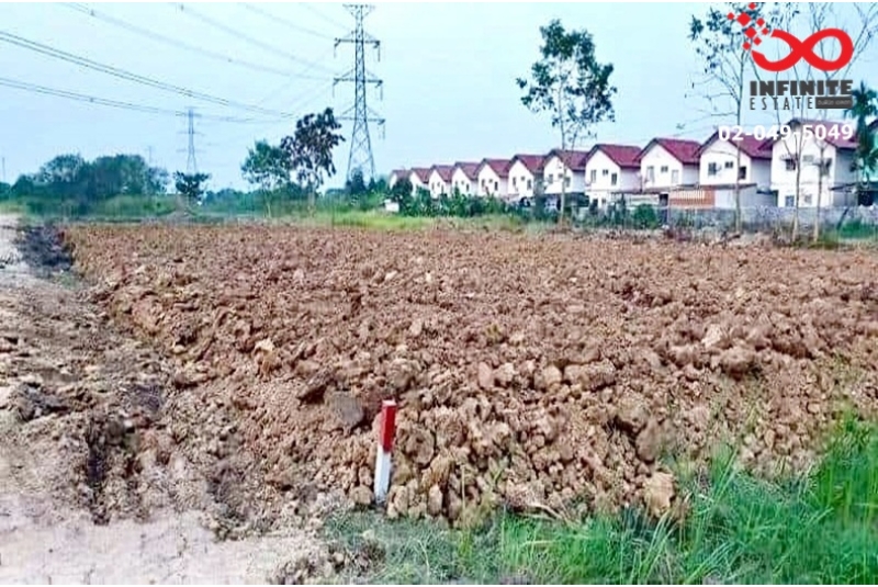 ขายที่ดินเปล่า ถมแล้ว 50 ตรว.ซอยเลียบวารี 17 หนองจอก 